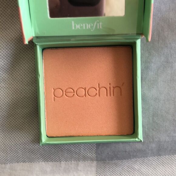 Benefit WANDERful Silky Soft Blush in Peachin’ NIB - Picture 1 of 4